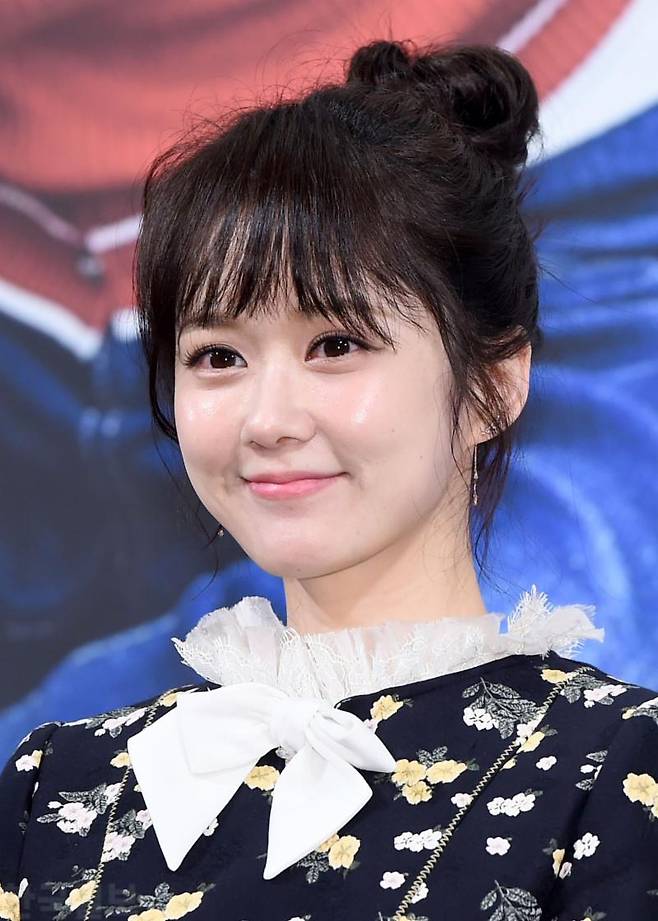 배우 장나라가 12일 오전 서울 논현동 임피리얼팰리스에서 열린 KBS 2TV 새 예능드라마 ‘고백부부’(연출 하병훈) 제작발표회에 참석해 포즈를 취하고 있다.