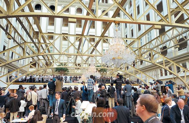 워싱턴 DC에 있는 트럼프 인터내셔널 호텔은 도널드 트럼프 대통령이 소유주로, 현재 두 아들이 경영하고 있다. 작년 10월 당시 대선 후보였던 트럼프는 호텔 개관일에 맞춰 이곳에서 선거 유세를 진행해 기자들을 개관식에 끌어모았다. / 강인선 워싱턴지국장