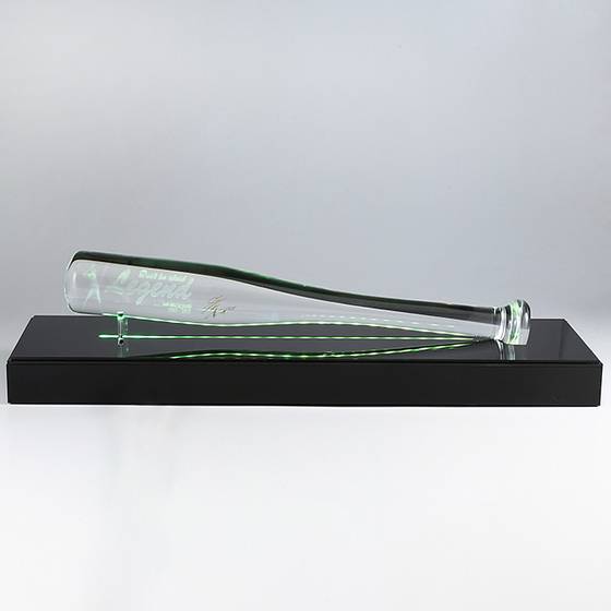 이승엽 선수 은퇴 기념 크리스털 배트. [사진 아이파크몰]