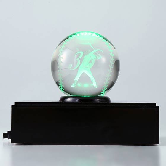 이승엽 선수 은퇴 기념 크리스털 볼. [사진 아이파크몰]