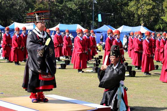 이날 행사에서 고종역할은 고종의 증손자이며 전주이씨대동종약원의 황사손인 이원씨가 맡았다. 장진영 기자