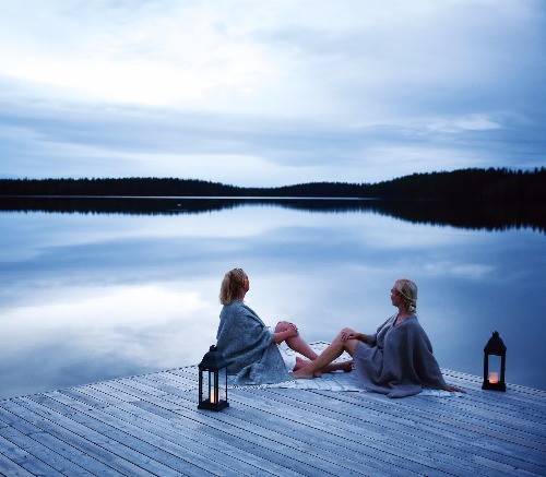 사우나와 호수를 오가며 열을 식히는 사우나 체험은 핀란드 여행의 필수 코스다.  ♣♣핀란드 관광청 제공.