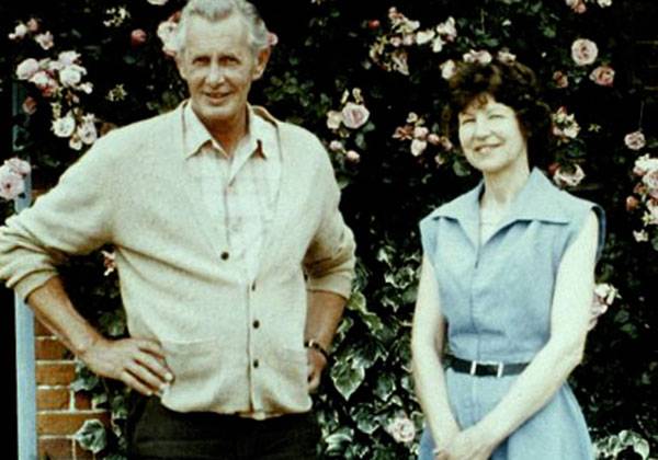 ⓒAnglia Press Agency 1985년 8월7일 아침, 범죄의 피해자가 된 쉴라(위 사진 가운데)와 두 아들(아래 사진).양부모인 네빌과 준도 함께 목숨을 잃었다(오른쪽 사진 왼쪽부터).