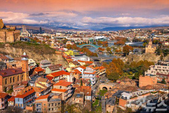 조지아의 동화 같은 마을 시그나기, 꿈꾸는 듯한 풍경으로 여행자를 유혹하는 다비드가레자, 코카서스의 스위스 메스티아와 우쉬굴리 모두가 연중 가장 아름다운 모습으로 여행객을 반긴다. (사진=작은별여행 제공)