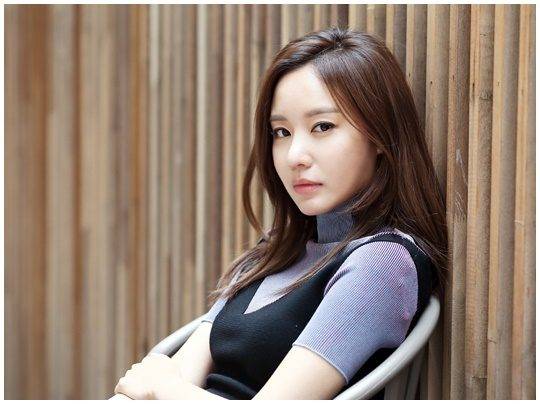 tvN 토일드라마 ‘명불허전’에 최연경으로 출연한 배우 김아중. / 사진제공=킹엔터테인먼트