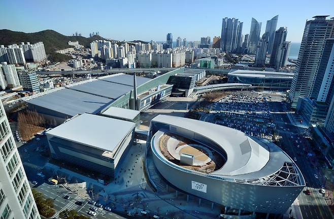 2001년 준공된 부산 해운대구 우동의 벡스코. 2개의 전시관과 오디토리움으로 이뤄져 있다. 벡스코 제공