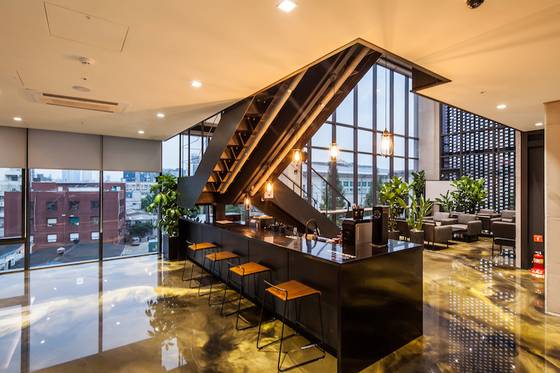 헤이그라운드 커뮤니티 공간. 입주한 멤버들이 자연스럽게 마추지고 이야기를 나눌 수 있는 공간이다. [사진 헤이그라운드 홈페이지]