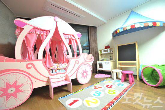 호박룸, 소방차룸 등 4가지 테마로 꾸며진 해운대 호텔 더마크의 캐릭터룸(사진=웹투어 제공)