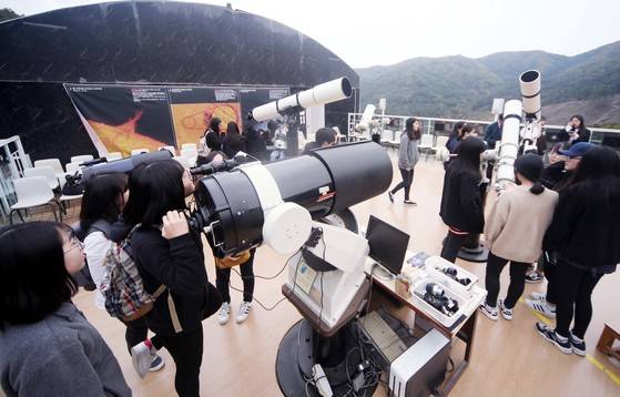 별새꽃돌 과학관에 설치된 다양한 망원경. 프리랜서 김성태