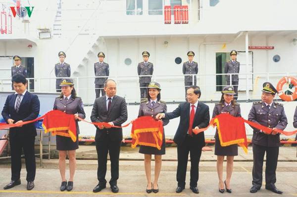 일본이 베트남에 연안 순시선을 무상 지원하는 행사에 참석했다.[베트남 VOV]