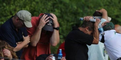 PGA투어에서도 선수가 볼을 잘못 쳐서 갤러리 타구사고가 종종 일어난다.