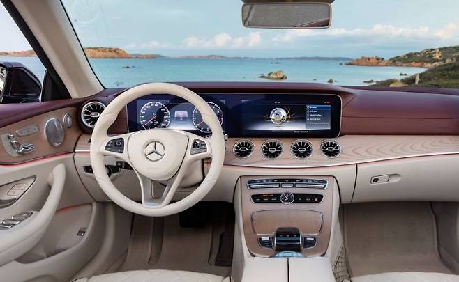 로운 엔진 이외에도 새로운 색상과 S클래스에 적용됐던 에너자이징 컴포트 컨트롤 기능 등을 추가했다