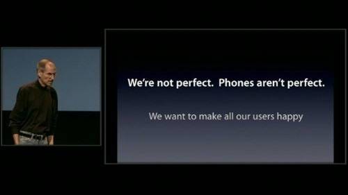 故 스티브 잡스 애플 전 CEO는 2010년 7월 기자회견을 열고 아이폰4 안테나게이트 문제를 인정했다.