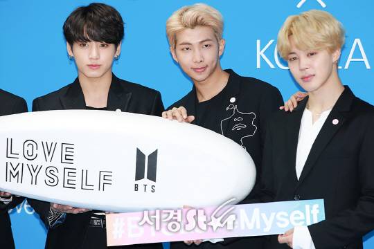 방탄소년단 정국, 랩몬스터, 지민이 1일 오전 서울 마포구 유니세프한국위원회에서 열린 글로벌 프로젝트 캠페인 ‘LOVE MYSELF’ 런칭 기자간담회에 참석하고 있다.