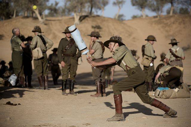 역사애호가와 기마부대의 후손들이 이스라엘 베르셰바에서 100년 전에 있었던 영국과 ANZAC기마부대가 터키군대에 승리한 전투를 기념하며 당시의 여정을 재현하고 있다. AP 연합뉴스