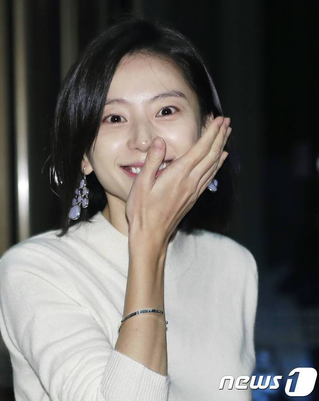 신지수 결혼식에 참석한 박수진 - 뉴스1