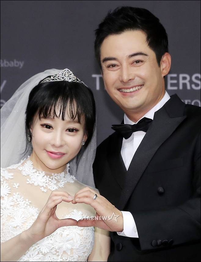 [★포토]이세창-정하나, '저희 결혼합니다'