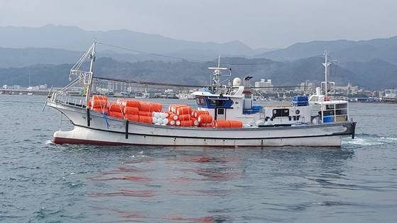 경북 울릉군에서 17년째 독도새우를 잡고 있는 박종현씨가 조업에 사용하는 천금호. [사진 박종현씨 페이스북]