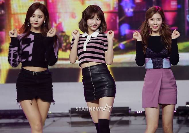 [★포토]쯔위-모모-사나, '존재 자체가 행복'