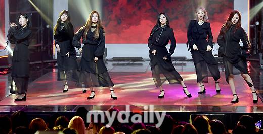 ▲소나무 '이제 섹시로 승부!'