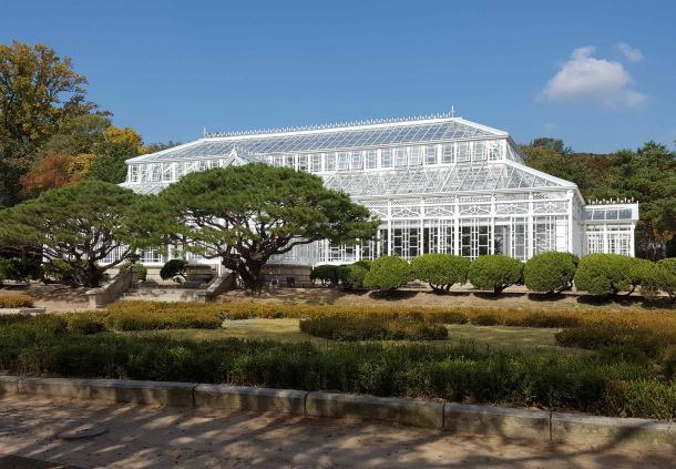 A greenhouse called “Daeonsil” at Changgyeonggung reopened to the public Friday after a 15-month makeover. (Cultural Heritage Administartion)