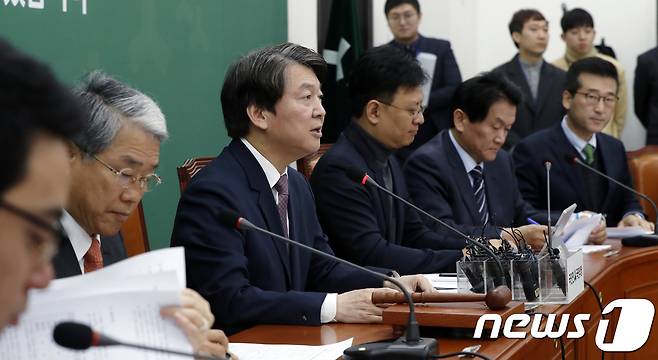 안철수 국민의당 대표가 13일 오전 서울 여의도 국회에서 열린 제28차 최고위원회의에서 모두발언을 하고 있다. 2017.11.13/뉴스1 © News1 안은나 기자