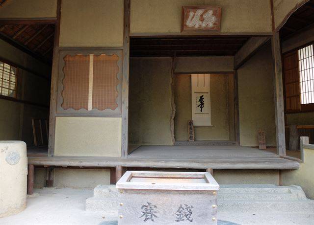 소박하지만 지조, 절개가 느껴지는 셋카테이 정자. 부족해도 행복할 순 있다고 한다.