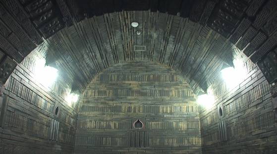 벽돌로 축조돼 1500년의 세월을 견딘 백제 무령왕릉. [사진 국립공주박물관 자료사진]