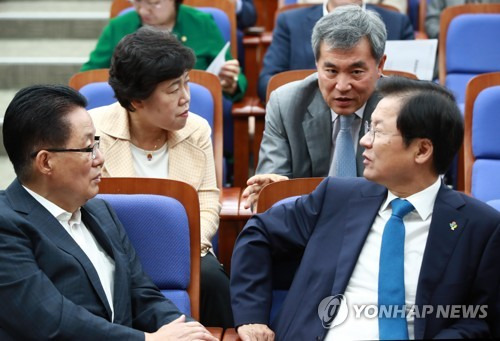 왼쪽부터 시계방향으로 국민의당 박지원 전 대표, 조배숙 의원, 이상돈 의원, 천정배 전 대표[연합뉴스 자료사진]