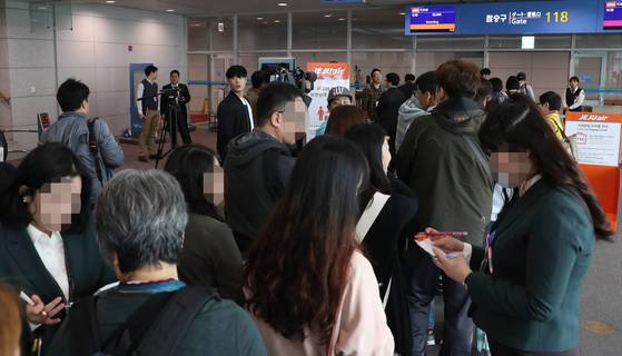 미국 교통안전청이 미국에 항공편으로 들어오는 입국자에 대한 보안규정을 강화했다. 지난달 26일부터 미국이나 미국령으로 가는 여객은 출국시에 보안 인터뷰를 추가로 받아야 한다. [연합뉴스]