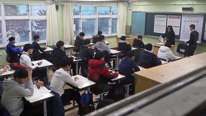 [속보] 출제위원장 "첫 절대평가 영어, 모의평가 수준..1등급 비율 계획 안 해" | 인스티즈