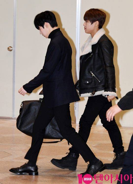 그룹 워너원(강다니엘, 박지훈, 이대휘, 김재환, 옹성우, 박우진, 라이관린, 윤지성, 민현, 배진영, 성운) 황민현과 박우진이 28일 오전 ‘엠넷 아시안 뮤직 어워드(마마·Mnet Asian Music Awards)’ 참석 차 김포국제공항을 통해 일본으로 출국하며 공항패션을 선보이고 있다.