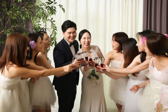 12월 31일 결혼하는 개그우먼 황신영과 광고사업가 안수현 씨. / 사진제공=해피메리드컴퍼니&봉드