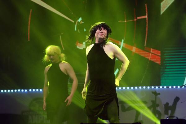 1일 광주 광산구 산정동 광주여자대학교 시립유니버시아드체육관에서 ‘KIA 타이거즈 V11 팬 페스트’ 행사가 열려 양현종(오른쪽)이 가수 선미의 노래 ‘가시나’에 맞춰 팀 동료와 함께 춤을 추고 있다. 양현종은 정규시즌 시작을 앞두고 “우승하면 걸그룹 댄스를 추겠다”고 약속했다. 연합뉴스