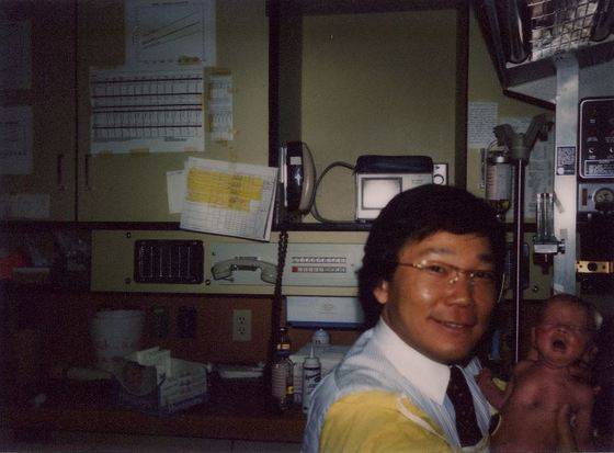 피수영 회장이 미국 유학시절 전임의로 일하면서 연구실에서 찍은 사진. 원래 소아심장학을 전공하려고 했지만 스승인 홍창의 당시 서울대병원장의 조언으로 신생아학을 전공하게 됐다. [사진 피수영]