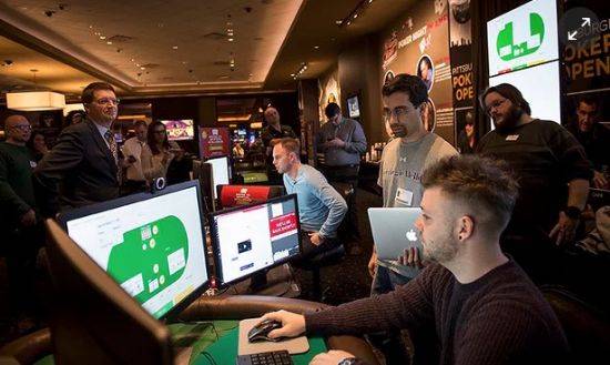 인공지능 프로그램 리브라투스와 프로 포커 선수들의 시합 장면. (사진=카네기멜론대학)