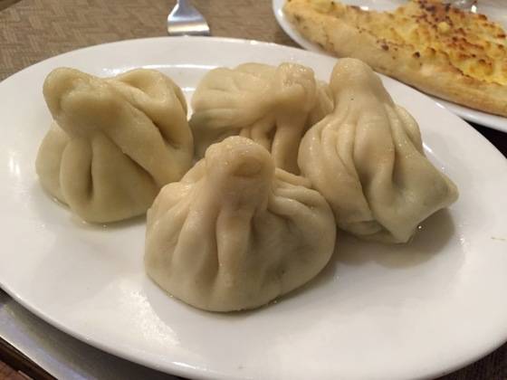 조지아의 대중적인 만두 요리, 힌칼리.