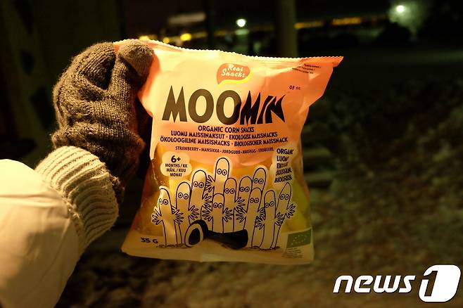 핀란드에서 파는 무민 과자. 유아를 겨냥해 만든 과자라 맛은 심심하다.© News1 윤슬빈 기자