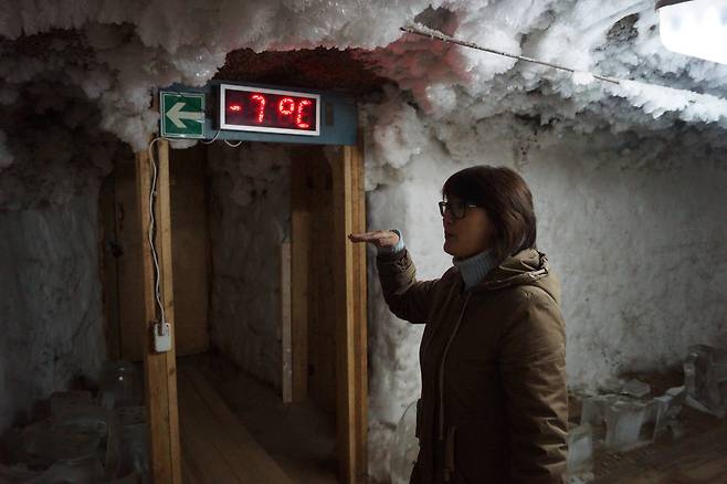 야쿠츠크 영구동토박물관. 영구동토층을 파낸 박물관 실내 기온이 영하 7도를 가리키고 있다. 강찬수 기자