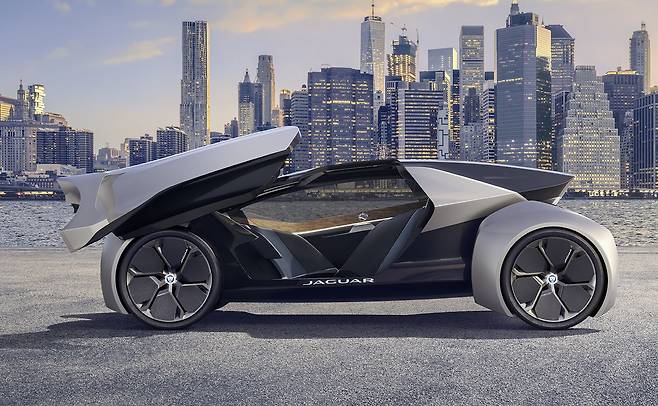 퓨처-타입 (이미지: 재규어)