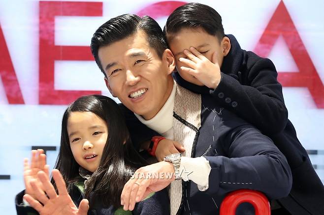 [★포토]하율, '아빠 너무 눈 부셔요'