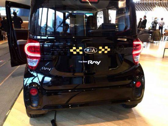 벌집 모양의 패턴을 차량 앞쪽과 뒷쪽에 넣어 포인트를 준 기아차 더 뉴 레이 (사진=지디넷코리아)