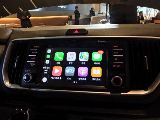 기아차 더 뉴 레이는 애플 카플레이 등의 인포테인먼트 사양 실행이 가능하다 (사진=지디넷코리아)
