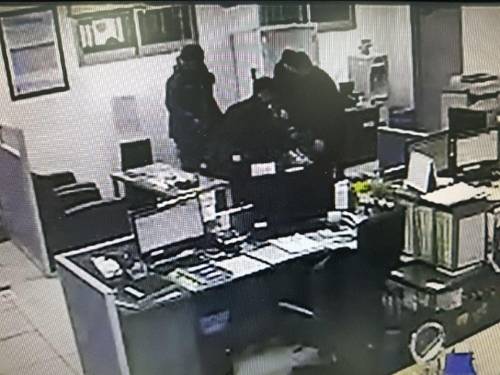 호흡곤란 어린이 구조하는 역무원 모습이 담긴 CCTV [코레일 대구본부 제공=연합뉴스]