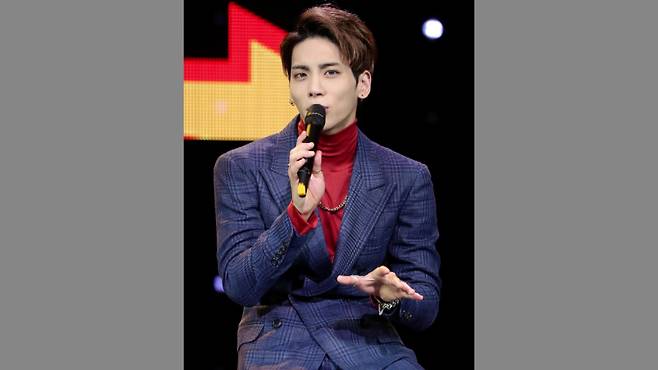 [속보] 샤이니 종현, 청담동에서 숨진 채 발견.."누나에게 자살 암시 문자" | 인스티즈