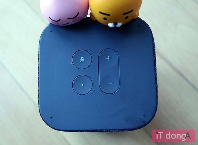 윗면 볼륨 및 마이크 조작 버튼