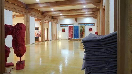 지난 4월 경기도 평택시 포승읍 수도사에 들어선 깨달음체험관 안에 있는 오도체험실. 최모란 기자