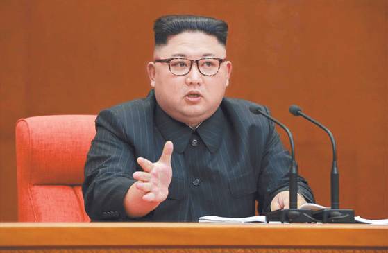 북한 노동신문은 김정은 위원장이 참석한 가운데 지난 7일 평양에서 노동당 중앙위원회 제7기 제2차 전원회의를 열고 당 중앙위와 중앙군사위 등에 대한 인사개편을 단행했다고 8일 보도했다. [노동신문]