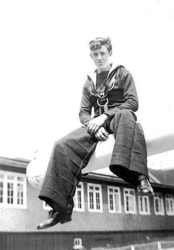 1920년대 벨-보텀을 입은 영국 해군 병사