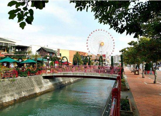 아메리칸 빌리지의 상징인 대관람차를 타고 아름다운 오키나와 야경을 즐겨보자. (사진=자유투어 제공)